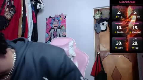 Snapshot of apolo_s chatting on 04-20-26, 04:37 Andres online show from 04-20-26, 04:37