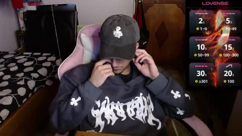 Snapshot of apolo_s chatting on 06-02-26, 03:41 Andres online show from 06-02-26, 03:41