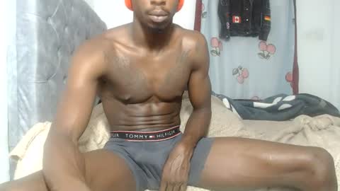 Snapshot of apoloblackbig chatting on 07-12-26, 04:14 apoloblackbig online show from 07-12-26, 04:14