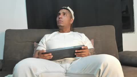 Snapshot of apolostrong chatting on 05-02-26, 02:49 Apolo-strong online show from 05-02-26, 02:49