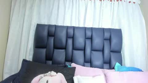 Snapshot of applehot_lr chatting on 06-17-26, 01:01 sofi y kevin online show from 06-17-26, 01:01