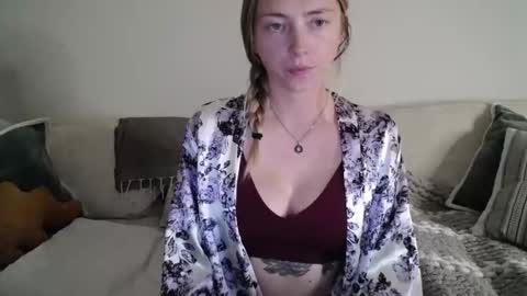 Snapshot of applemary702 chatting on 12-05-25, 12:52 Mary Seeds online show from 12-05-25, 12:52