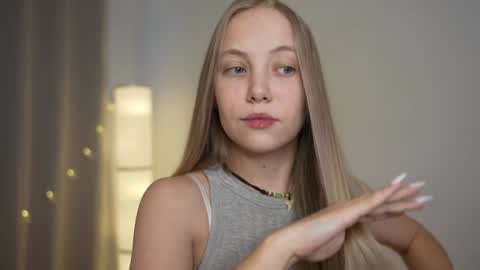 Snapshot of appr0ved chatting on 01-05-25, 08:22 REYNA my friend online show from 01-05-25, 08:22