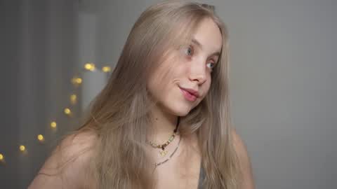 Snapshot of appr0ved chatting on 01-11-25, 02:47 REYNA my friend online show from 01-11-25, 02:47