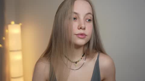 Snapshot of appr0ved chatting on 01-23-25, 08:04 REYNA my friend online show from 01-23-25, 08:04