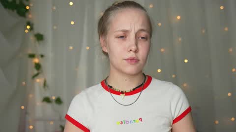 Snapshot of appr0ved chatting on 02-14-25, 02:44 REYNA my friend online show from 02-14-25, 02:44