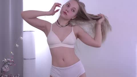 Snapshot of appr0ved chatting on 03-09-25, 08:18 REYNA my friend online show from 03-09-25, 08:18