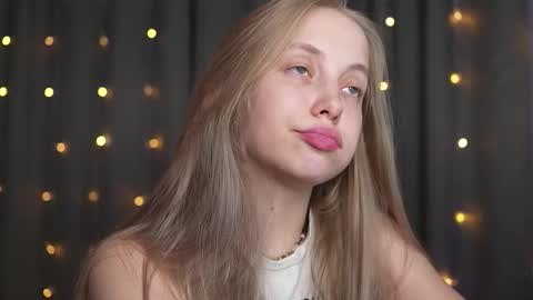 Snapshot of appr0ved chatting on 09-26-25, 05:28 REYNA my friend online show from 09-26-25, 05:28