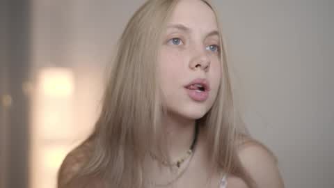 Snapshot of appr0ved chatting on 10-03-25, 03:09 REYNA my friend online show from 10-03-25, 03:09