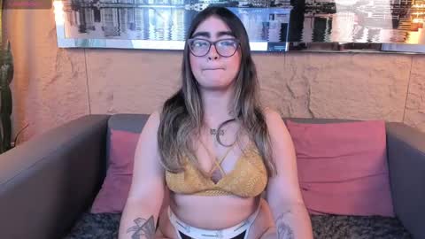 Snapshot of appril_foxx chatting on 09-30-25, 03:39 apprilfoxx online show from 09-30-25, 03:39