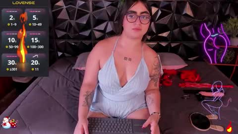 Snapshot of appril_foxx chatting on 12-16-25, 04:23 apprilfoxx online show from 12-16-25, 04:23