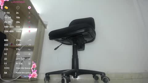 Snapshot of aprhillove chatting on 12-13-24, 11:02 Aprhillove online show from 12-13-24, 11:02