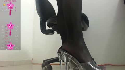 Snapshot of aprhillove chatting on 12-17-24, 04:34 Aprhillove online show from 12-17-24, 04:34