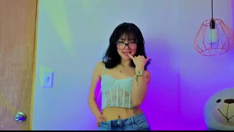Snapshot of april_bennett chatting on 06-04-26, 12:00 online show from 06-04-26, 12:00