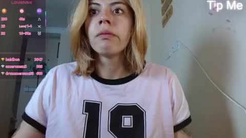 Snapshot of april_dumont5 chatting on 06-25-26, 11:26 April Dumont online show from 06-25-26, 11:26