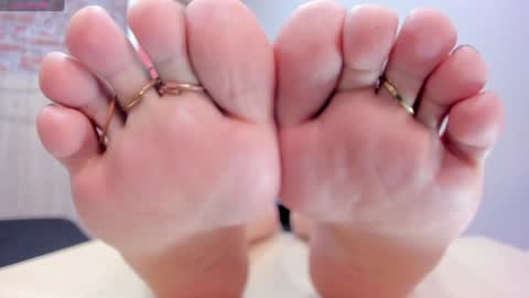 Snapshot of aprilricci chatting on 12-21-24, 12:09 aprilricci online show from 12-21-24, 12:09