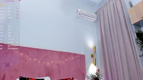 Snapshot of aprilwon chatting on 01-10-25, 09:23 April online show from 01-10-25, 09:23