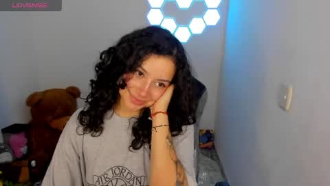 aqua emilly online show from 04-13-26, 11:43