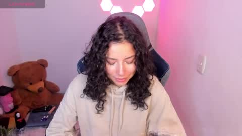 aqua emilly online show from 04-18-26, 11:49