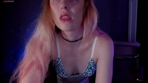 Snapshot of aqualen chatting on 11-05-25, 11:21 aqualen online show from 11-05-25, 11:21