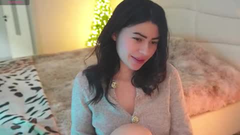 Snapshot of aquamarinne__ chatting on 12-18-25, 05:08 Sophy online show from 12-18-25, 05:08