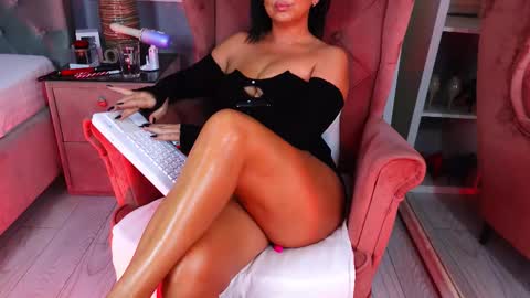 AQueenMonica online show from 11-20-25, 04:12