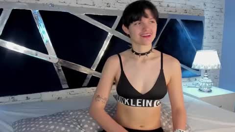 Snapshot of arabellablue chatting on 10-14-25, 01:34 ArabellaBlue online show from 10-14-25, 01:34