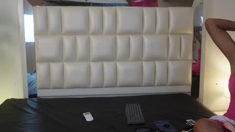 Snapshot of aradia_01 chatting on 01-25-25, 03:09 online show from 01-25-25, 03:09