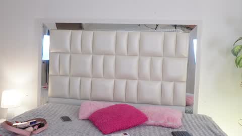 Snapshot of aradia_01 chatting on 02-08-25, 04:36 online show from 02-08-25, 04:36