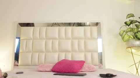 Snapshot of aradia_01 chatting on 02-11-25, 07:54 online show from 02-11-25, 07:54