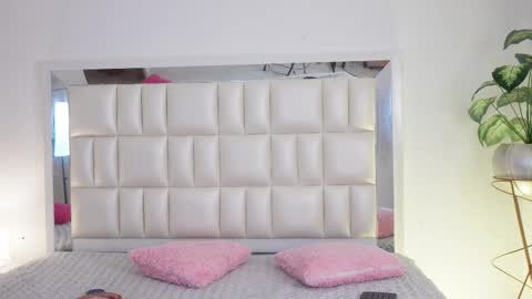 Snapshot of aradia_01 chatting on 02-18-25, 04:48 online show from 02-18-25, 04:48