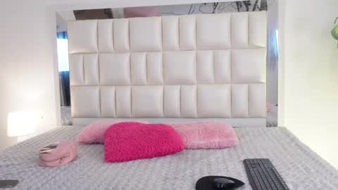 Snapshot of aradia_01 chatting on 02-20-25, 04:50 online show from 02-20-25, 04:50