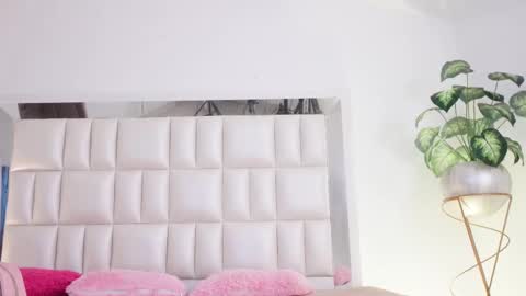 Snapshot of aradia_01 chatting on 02-26-25, 08:04 online show from 02-26-25, 08:04