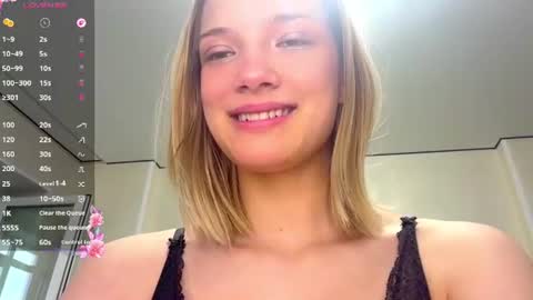 Snapshot of ardisparty chatting on 06-18-26, 04:11 Caroline online show from 06-18-26, 04:11
