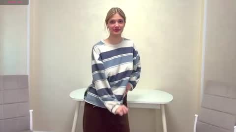 Snapshot of ardisparty chatting on 06-25-26, 05:28 Caroline online show from 06-25-26, 05:28
