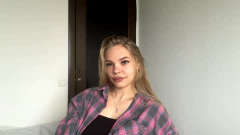 Snapshot of argeliaboivin chatting on 11-10-25, 05:28 Amelia online show from 11-10-25, 05:28