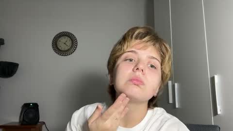 Snapshot of ari_crystal chatting on 02-02-26, 11:20 ari_crystal online show from 02-02-26, 11:20