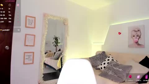 Snapshot of ari_es chatting on 01-31-25, 04:27 Ari online show from 01-31-25, 04:27