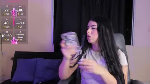 Snapshot of ari_peaches chatting on 12-15-25, 06:28 Ari online show from 12-15-25, 06:28