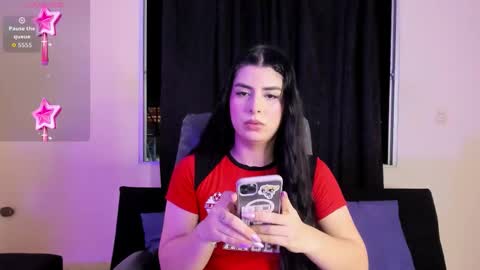 Snapshot of ari_peaches chatting on 12-17-25, 06:19 Ari online show from 12-17-25, 06:19