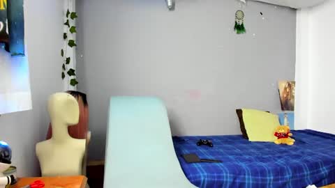 Snapshot of ari_uchis chatting on 07-20-26, 01:42 Annie online show from 07-20-26, 01:42