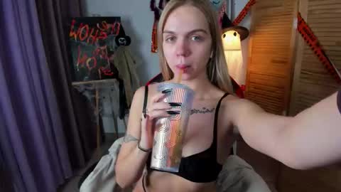 Snapshot of aria69stars chatting on 10-24-25, 10:11 aria69stars online show from 10-24-25, 10:11