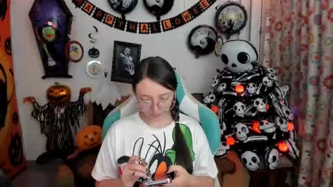 Linda online show from 10-07-25, 03:04