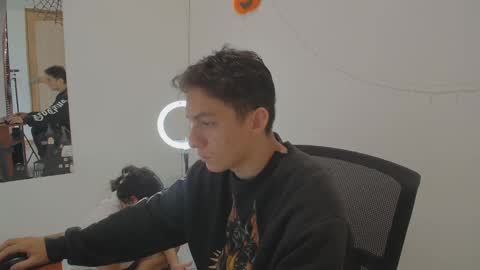 Snapshot of aria_arthur chatting on 10-12-25, 02:05 aria_arthur online show from 10-12-25, 02:05