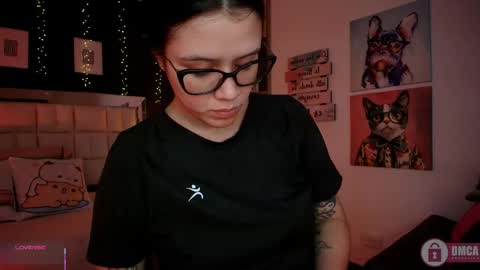 Snapshot of aria_bloomer chatting on 05-04-26, 11:39 Ari online show from 05-04-26, 11:39