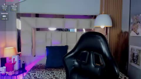 Snapshot of aria_joness_ chatting on 05-04-26, 09:11 Aria Jones online show from 05-04-26, 09:11