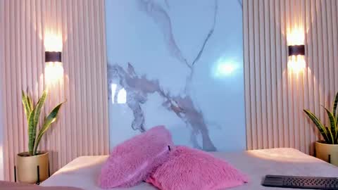 Snapshot of aria_millers_ chatting on 02-25-25, 11:41 Aria Millers online show from 02-25-25, 11:41