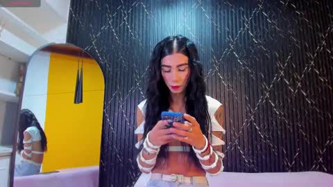 Snapshot of aria_millers_ chatting on 10-04-25, 12:03 Aria Millers online show from 10-04-25, 12:03