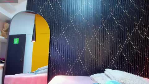 Snapshot of aria_millers_ chatting on 10-08-25, 11:30 Aria Millers online show from 10-08-25, 11:30