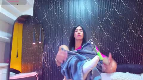 Snapshot of aria_millers_ chatting on 10-11-25, 12:04 Aria Millers online show from 10-11-25, 12:04